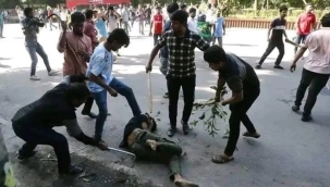 Bangladeş'te öğrenci grupları birbirine girdi: 6 ölü