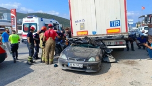 Bursa'da tırın altına giren otomobilde 2 kişi öldü