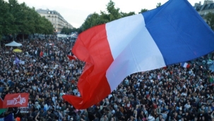 Fransa'da erken genel seçimi sol ittifak kazandı