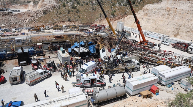 Gabar'da petrol sondaj kulesi devrildi: 3 yaralı
