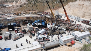 Gabar'da petrol sondaj kulesi devrildi: 3 yaralı