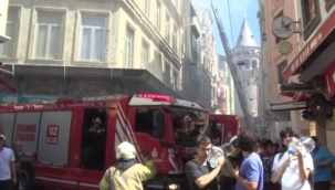 Galata Kulesi'nin bulunduğu sokakta yangın
