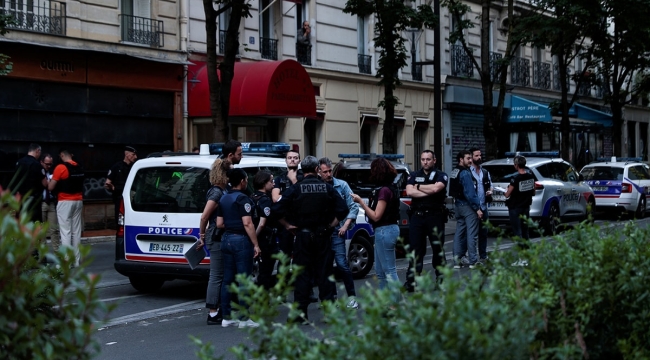 Paris'te araç restorana daldı: 1 ölü, 6 yaralı