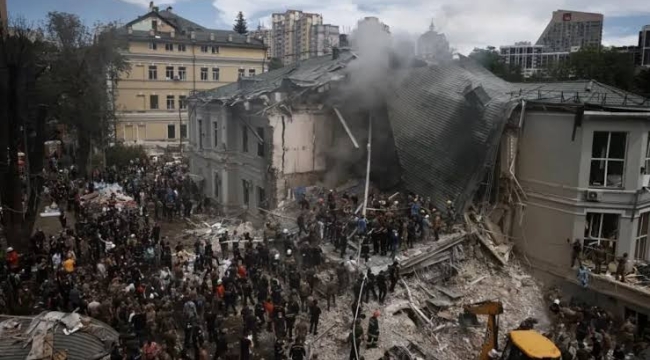 Rusya, Kiev'deki çocuk hastanesini vurdu: 10 ölü