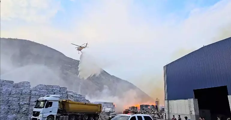 Söke'de kağıt fabrikasında yangın çıktı