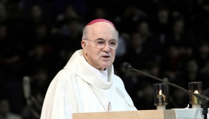 Vatikan, Başpiskopos Vigano'yu aforoz etti