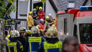Almanya'da tarihi otel çöktü: 2 ölü