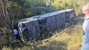 Erzincan'da yolcu otobüsü devrildi: 1 can kaybı