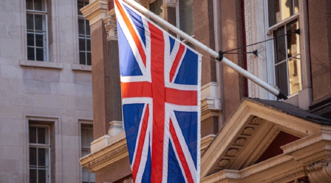 İngiltere ekonomisi 2. çeyrekte yıllık %0,9 büyüdü