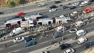 İstanbul'da metrobüsler çarpıştı: 1 ölü, 50 yaralı