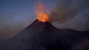 İtalya'da Etna Yanardağı tekrar faaliyete geçti