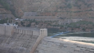 Kozan'da yangın söndürme helikopteri baraja düştü