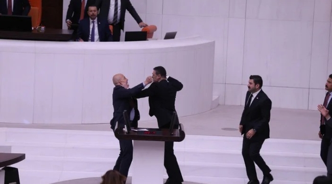 Meclis'te, kürsüdeki Ahmet Şık'a yumruklu saldırı