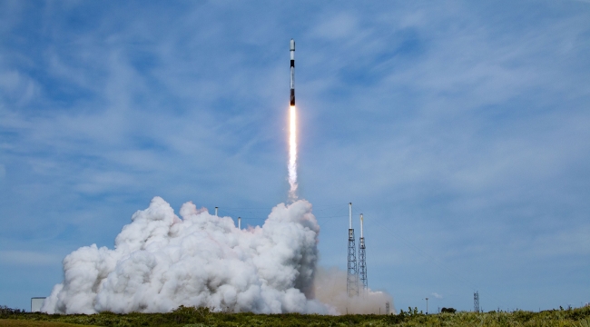SpaceX, uzaya 21 yeni Starlink uydusu fırlattı