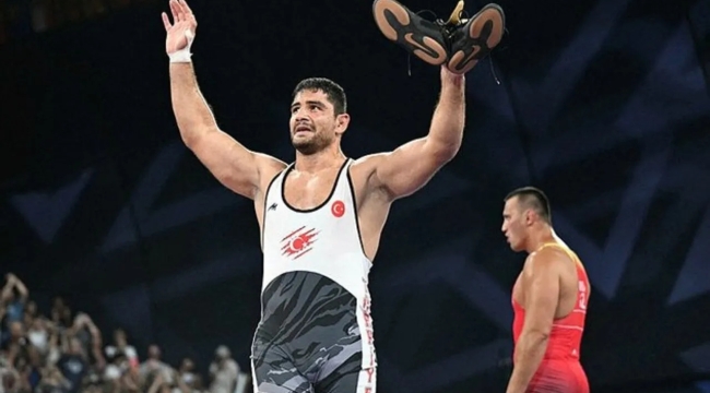 Taha Akgül, jübilesini bronz madalyayla yaptı