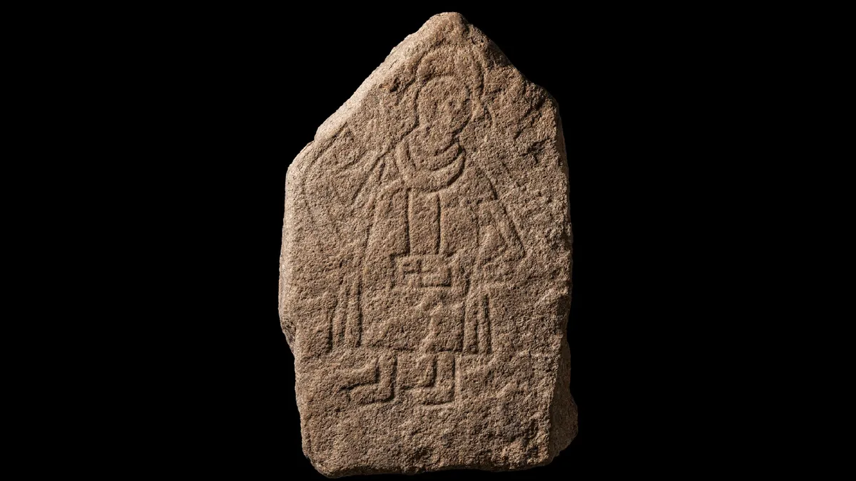 Almanya'da 900 yıllık oymalı taş bulundu