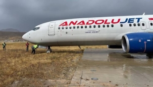 Yüksekova Havalimanı'nda bir uçak pistten çıktı