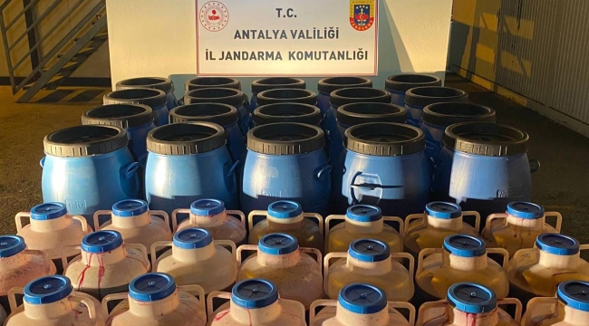 Antalya'da 4 bin litre sahte içki ele geçirildi
