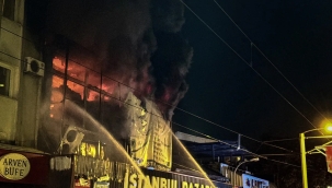 Bursa'da 2 katlı hediyelik eşya dükkanında yangın