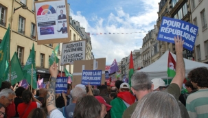 Fransa'da "aşırı sağcı başbakan" protesto ediliyor