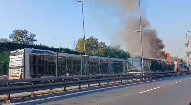 İstanbul'da metrobüs yangını