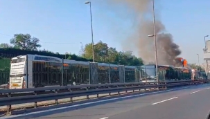 İstanbul'da metrobüs yangını