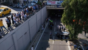 İzmir'de otomobil alt geçide düştü: 3 can kaybı