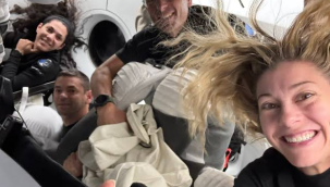 SpaceX'in ilk ticari uzay uçuşu başarılı