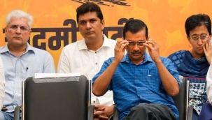 Yolsuzlukla suçlanan Delhi Başbakanı istifa etti