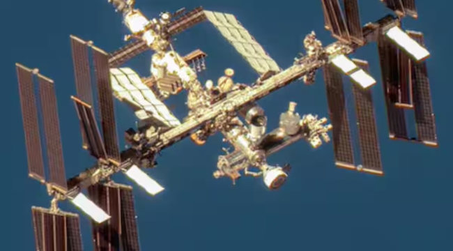 Boeing'in haberleşme uydusu uzayda parçalandı