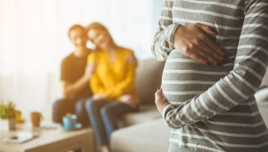 İtalya'da taşıyıcı annelik evrensel suç sayılacak