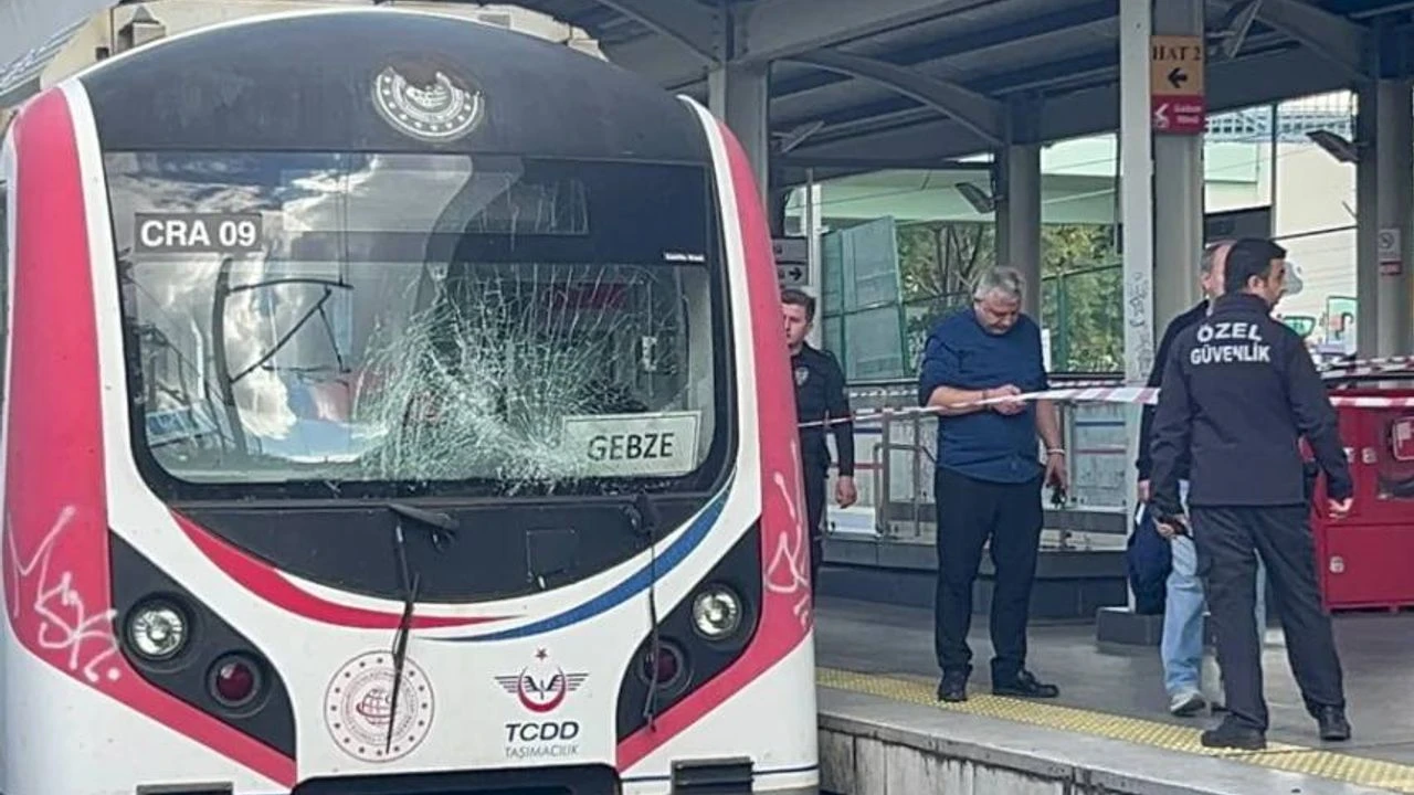 İstanbul'da bir kişi, tren raylarında intihar etti