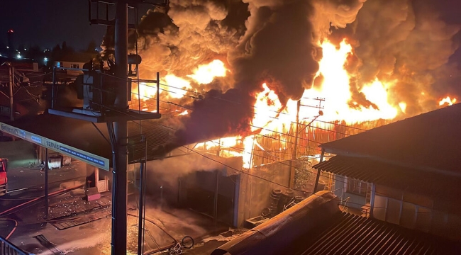 Sakarya'da kauçuk fabrikasında yangın