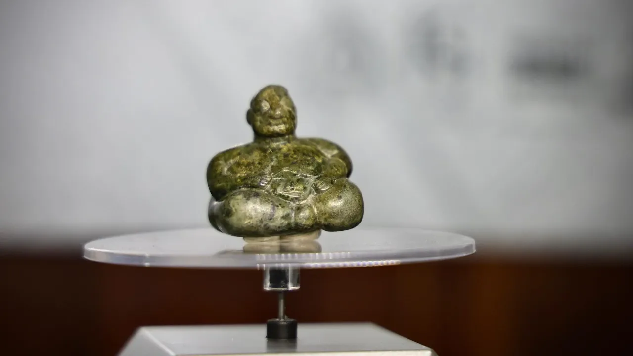 8 bin yıllık heykelcik Türkiye'ye iade edildi