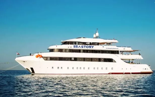 Kızıldeniz'de turist teknesi battı: 17 kişi kayıp