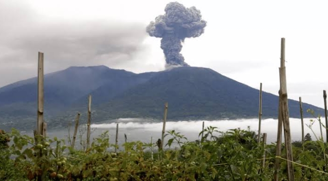 Lewotobi Yanardağı yeniden harekete geçti
