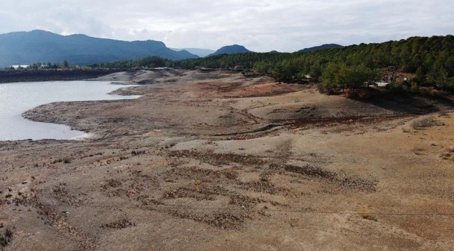 Muğla'daki Ula Göleti'nin suyu 50 metre çekildi