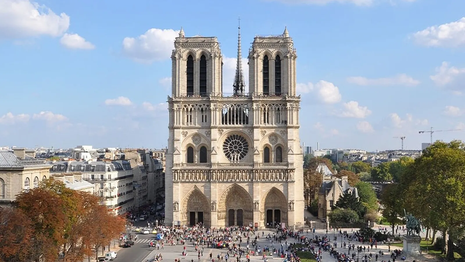 Notre-Dame katedrali yeniden ziyarete açılıyor