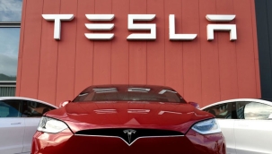 Tesla'nın piyasa değeri 1 trilyon $'a ulaştı