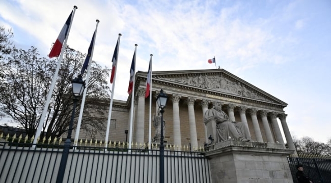 Fransa'da hükümet düştü