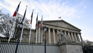 Fransa'da hükümet düştü