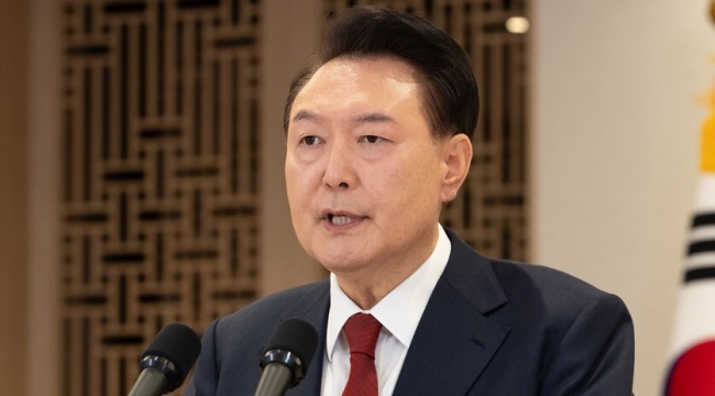 Güney Kore Devlet Başkanı görevden azledildi