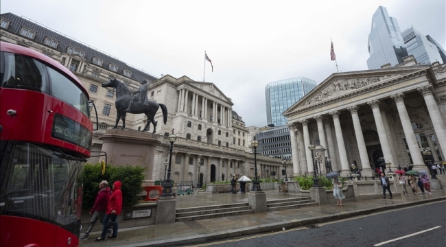 İngiltere Merkez Bankası politika faizini sabit tuttu