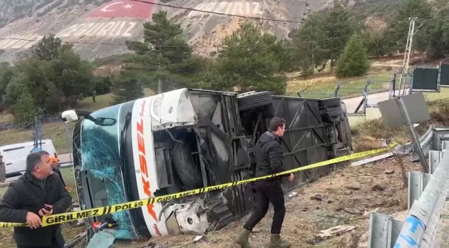 Isparta'da yolcu otobüsü devrildi: 1 ölü, 24 yaralı