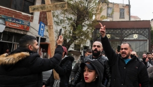 Suriye'de Noel ağacının yakılmasına protesto