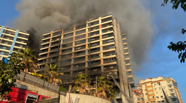 Alanya'da otel inşaatında yangın: 4 işçi kurtarıldı