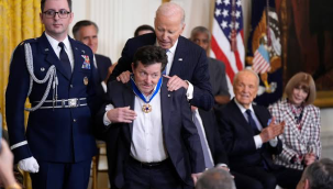 Biden'dan 19 kişiye özgürlük madalyası