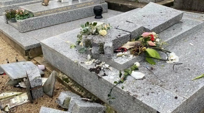 Fransız siyasetçi Le Pen'in mezarına saldırı