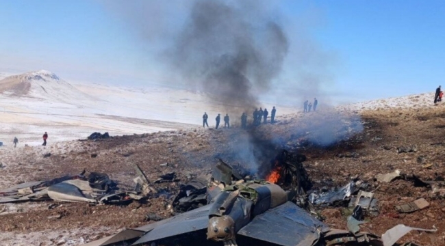 İran'da savaş uçağı düştü