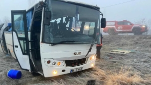 Malatya'da servis aracı devrildi: 1 ölü 16 yaralı